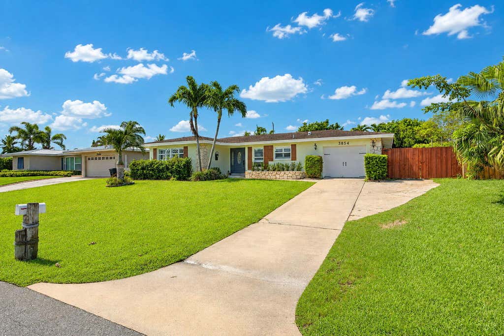 Photo of 3854 BUTTERCUP Circle S, Palm Beach Gardens, FL 33410 (MLS # B26061903)