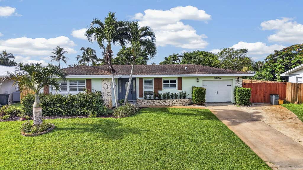 Photo of 3854 BUTTERCUP Circle S, Palm Beach Gardens, FL 33410 (MLS # B26061903)