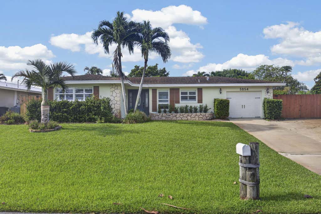 Photo of 3854 BUTTERCUP Circle S, Palm Beach Gardens, FL 33410 (MLS # B26061903)