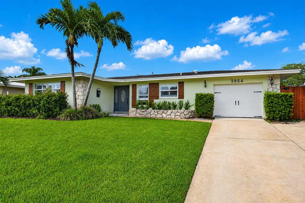 Photo of 3854 BUTTERCUP Circle S, Palm Beach Gardens, FL 33410 (MLS # B26061903)