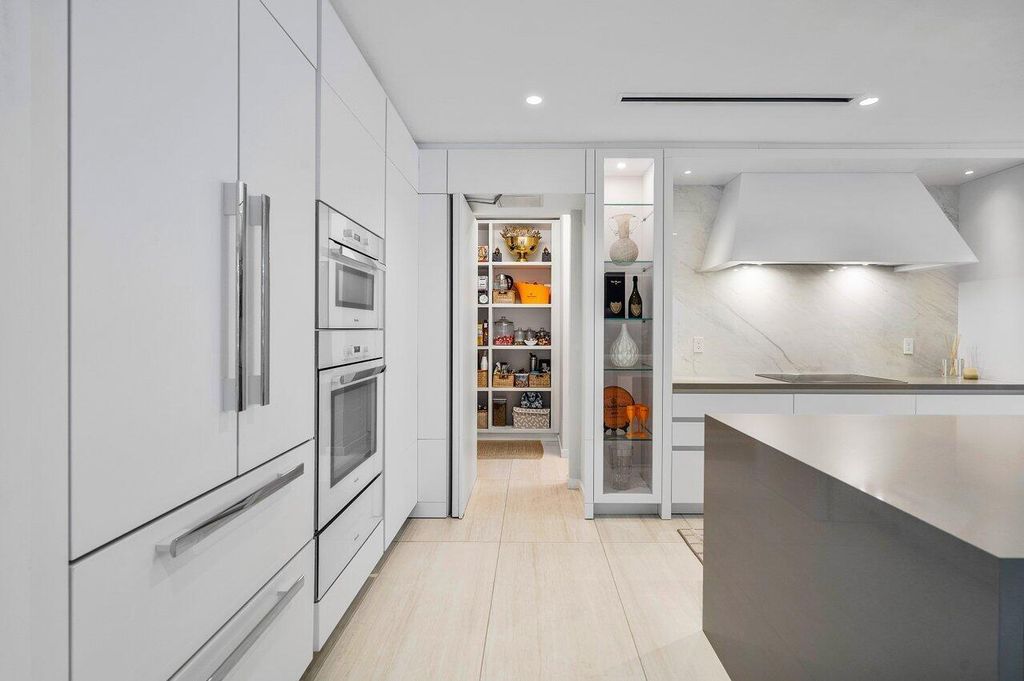 Photo of 200 SE Mizner Boulevard #308, Boca Raton, FL 33432 (MLS # R11082509)