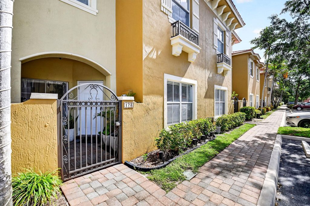 Photo of 173 Lake Monterey Circle, Boynton Beach, FL 33426 (MLS # B26019272)