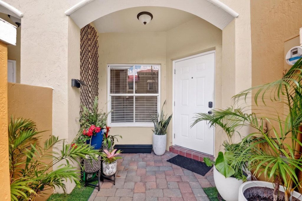 Photo of 173 Lake Monterey Circle, Boynton Beach, FL 33426 (MLS # B26019272)