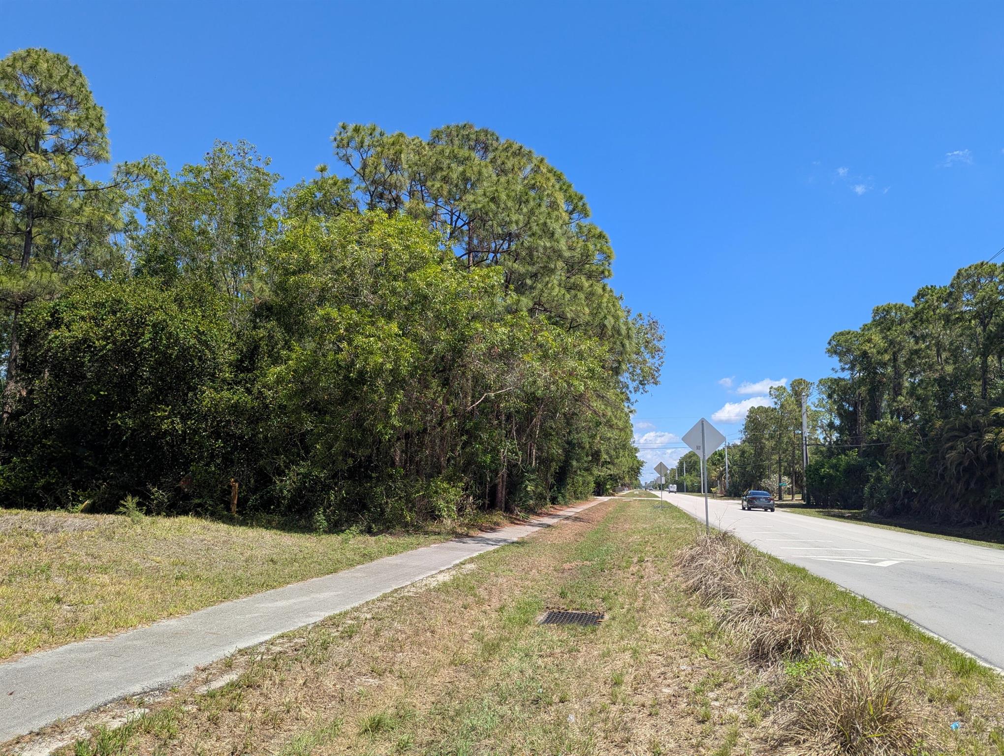 J-238 Mandarin Boulevard, Loxahatchee, FL, 33470/$275,000 2 J-238 Mandarin Boulevard