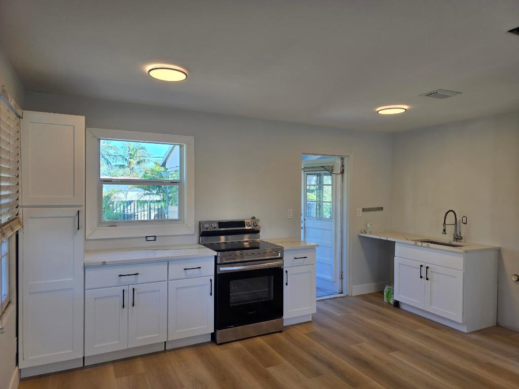 NORTH LAKE WORTH - Residential Lease