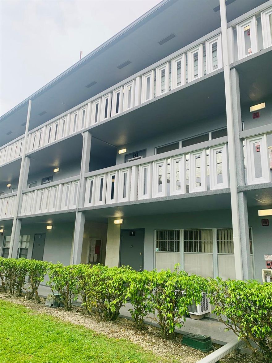 1/1 condo in Boca's Century Village. First floor with updated kitchen & screened porch. Walking distance to pool & clubhouse. Amenities include-clubhouse, theater, pools, fitness center, game room, courtesy bus service & golf nearby. Close to shopping & restaurants. Application required ;gated 55+; Rented as-is. No pets allowed