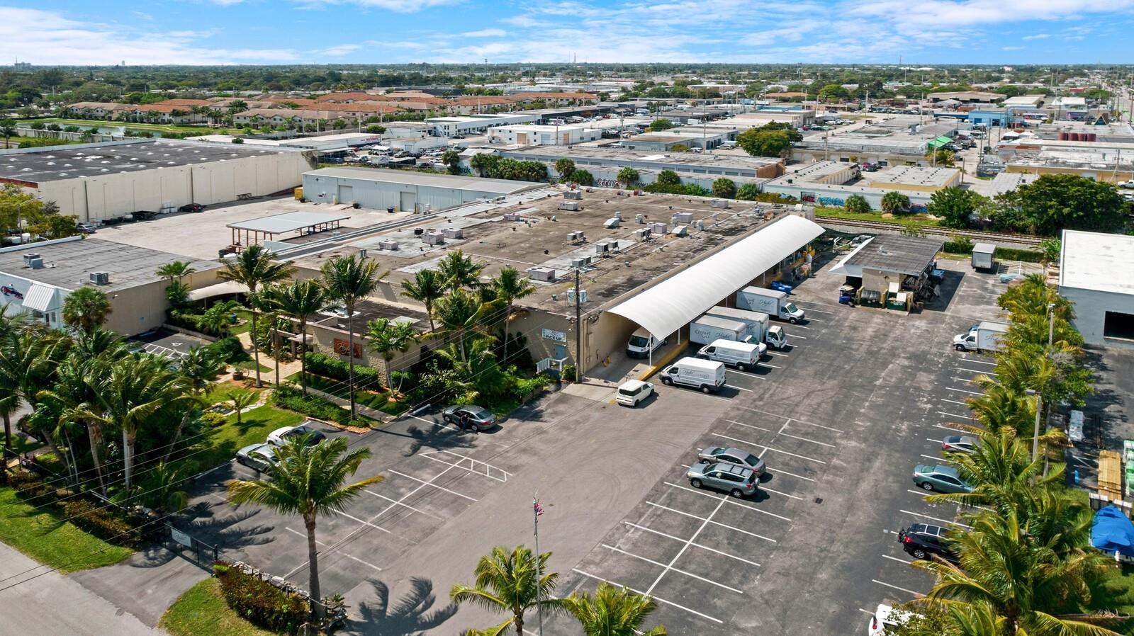 Rare opportunity to acquire a fully leased, 100% NNN commissary kitchen and entertainment venue offering an 8% cap rate. Commissary kitchens are in high demand and hard to replicate due to high buildout costs and zoning hurdles—especially in urban areas. Located just east of I-95, the property services Downtown Fort Lauderdale, Oakland Park, and Wilton Manors within a 15–20 minute drive.
The property is occupied by two experienced tenants, providing stable income and credit strength. With one lease nearing expiration, there’s potential for owner occupancy. Features include dock-height loading bays and ample surface parking, ensuring operational efficiency.
This turnkey asset combines strong cash flow with long-term flexibility in a high-growth, supply-constrained South Florida market.