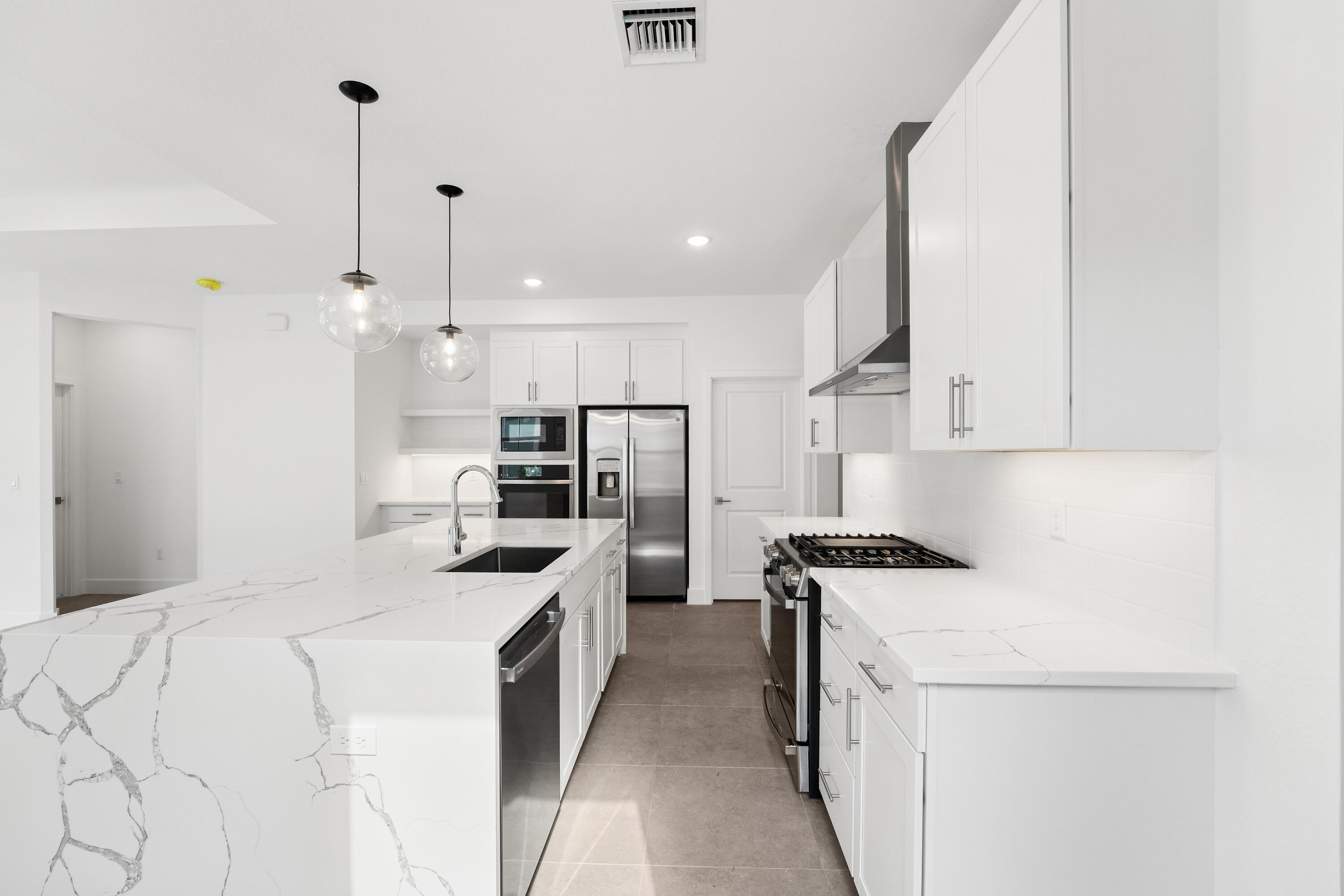 10083 NW Dreamweaver Road