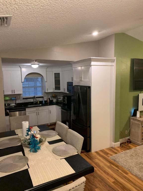 ACREHOME PARK SECOND ADD - Residential Lease