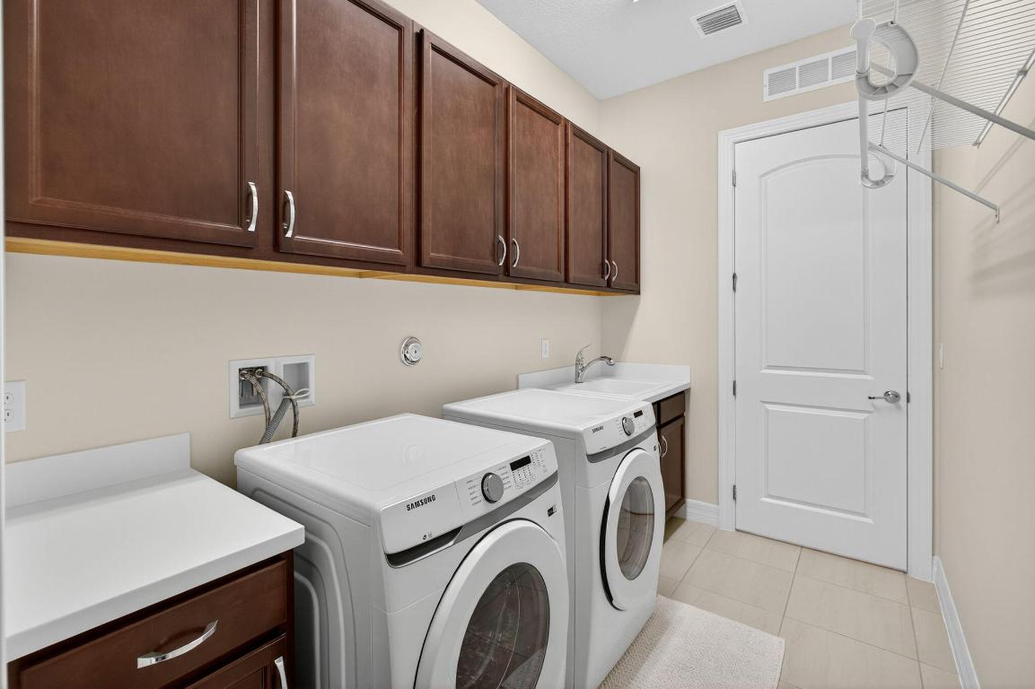 ANCIENT TREE - Residential