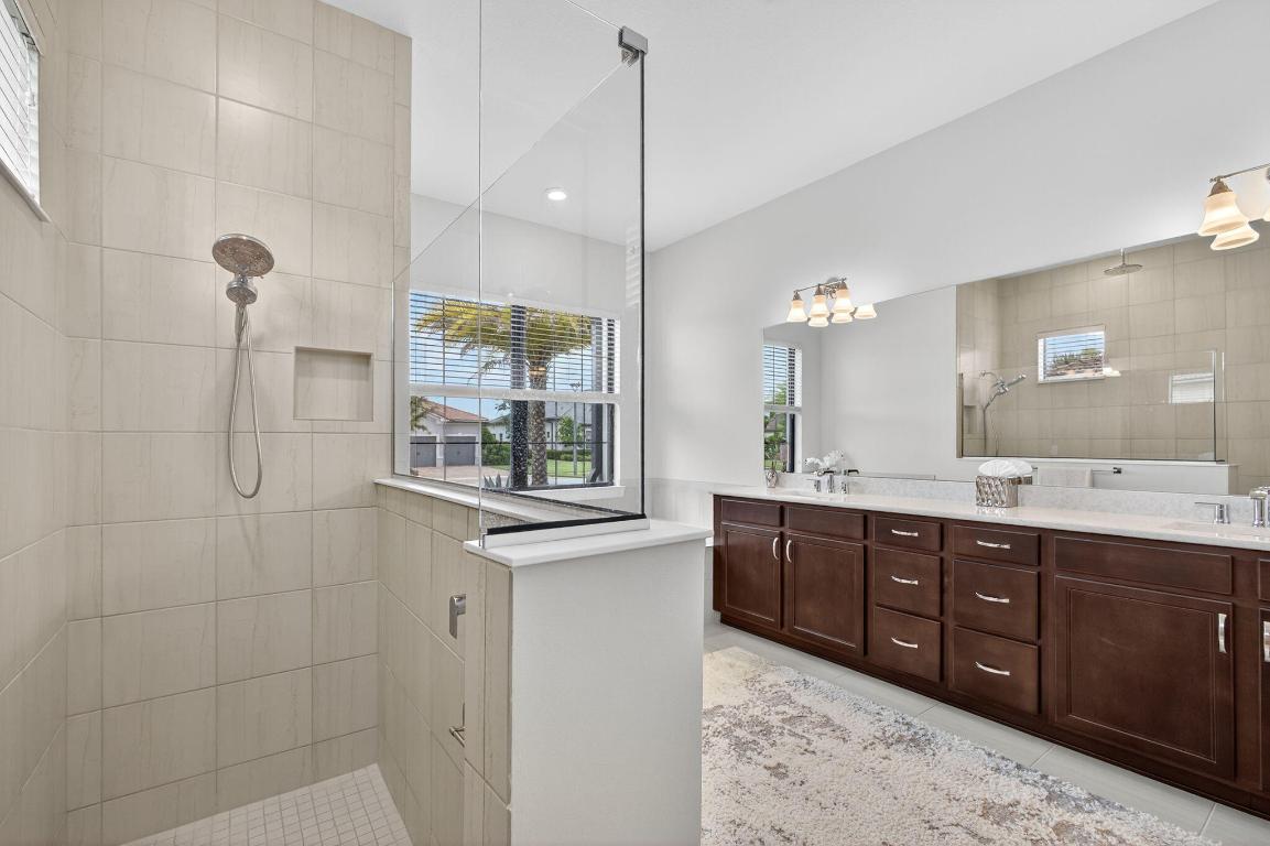 ANCIENT TREE - Residential