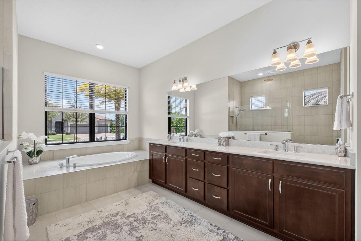 ANCIENT TREE - Residential