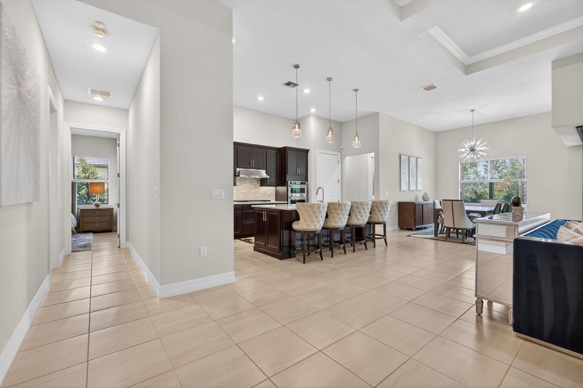 ANCIENT TREE - Residential