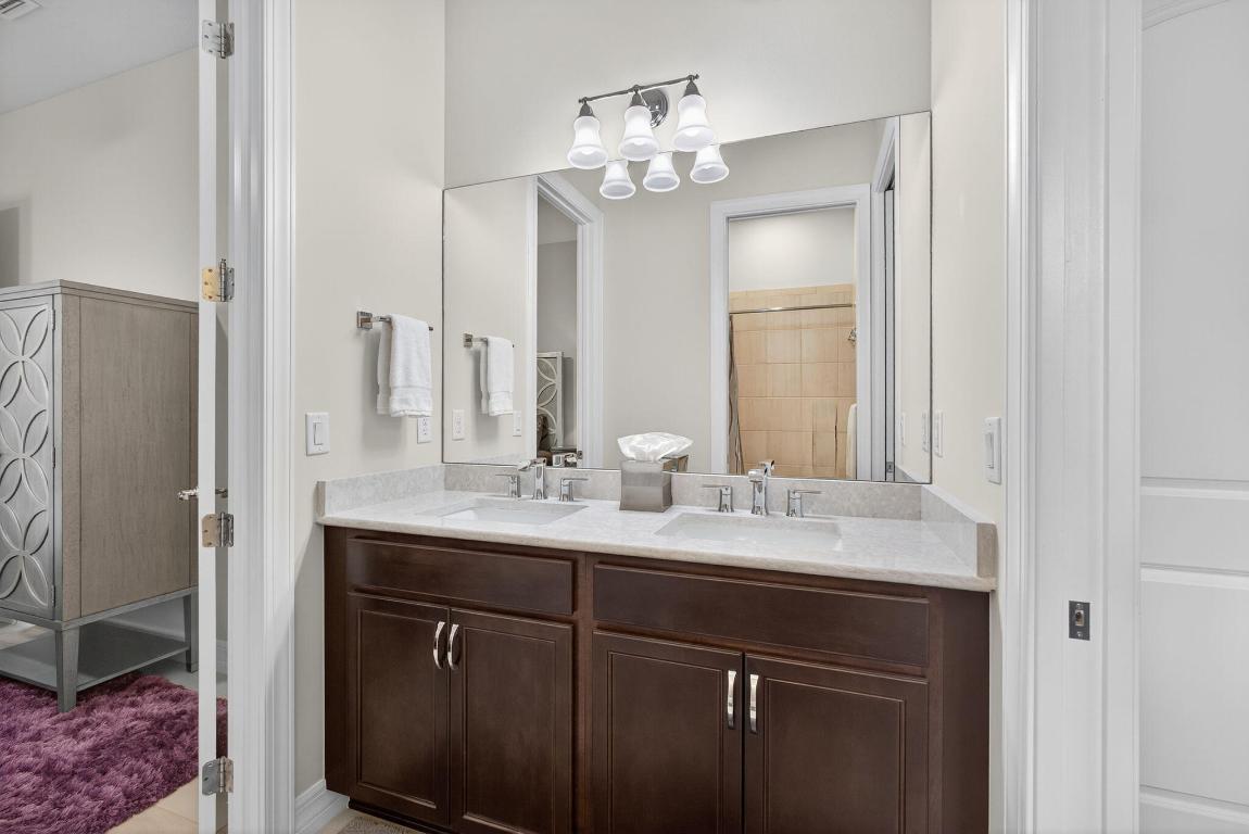 ANCIENT TREE - Residential