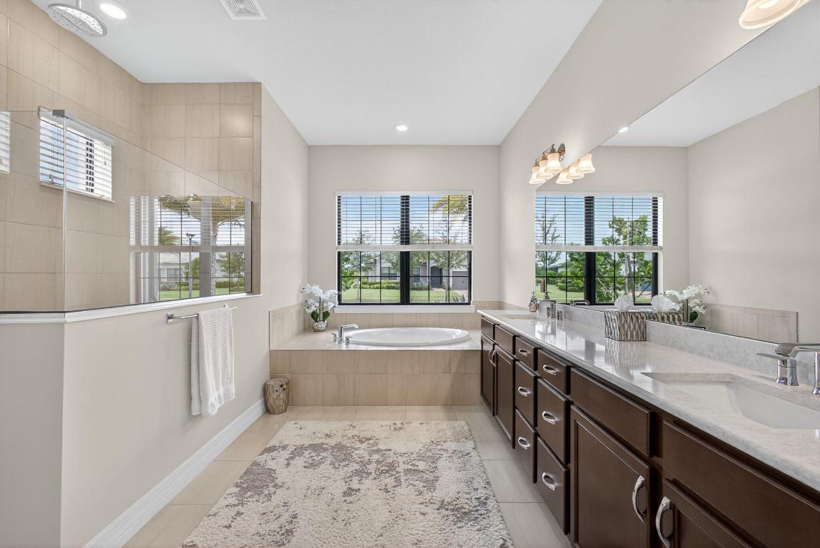 ANCIENT TREE - Residential