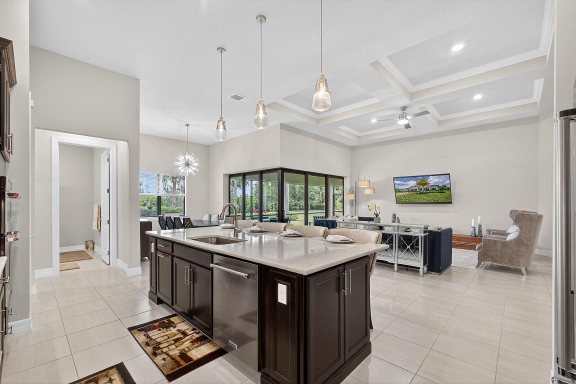 ANCIENT TREE - Residential