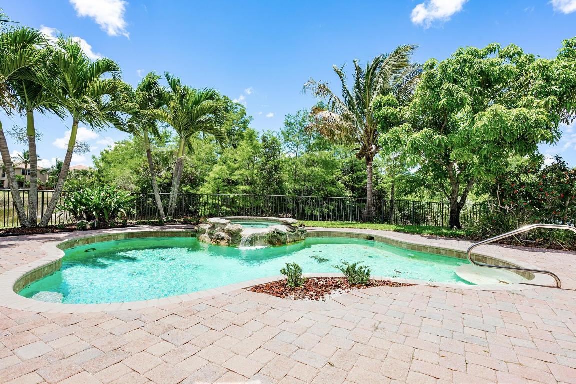 WELLINGTON VIEW - Residential