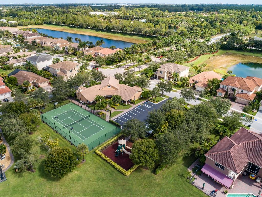 WELLINGTON VIEW - Residential