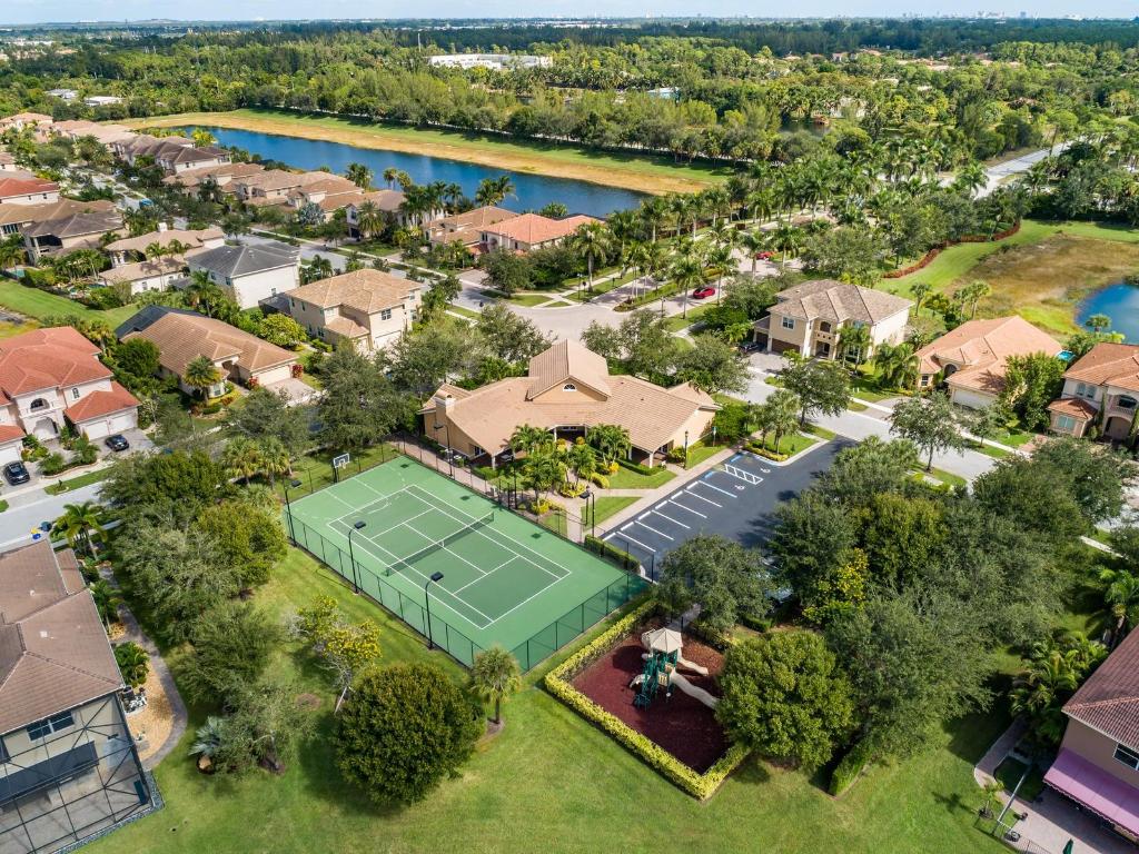 WELLINGTON VIEW - Residential