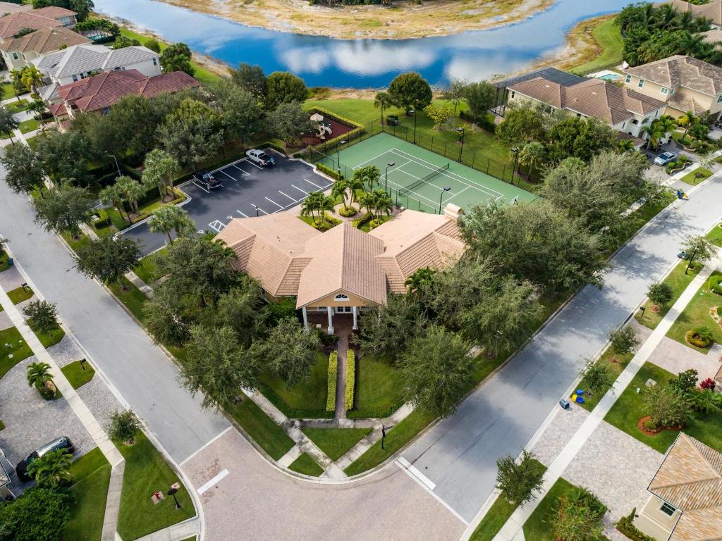 WELLINGTON VIEW - Residential