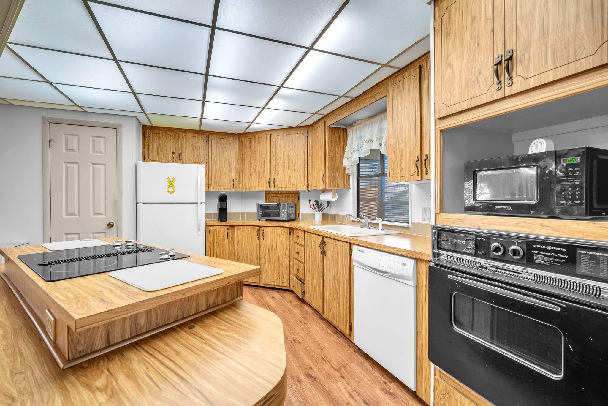 Pinelake Gardens & Estates - Residential