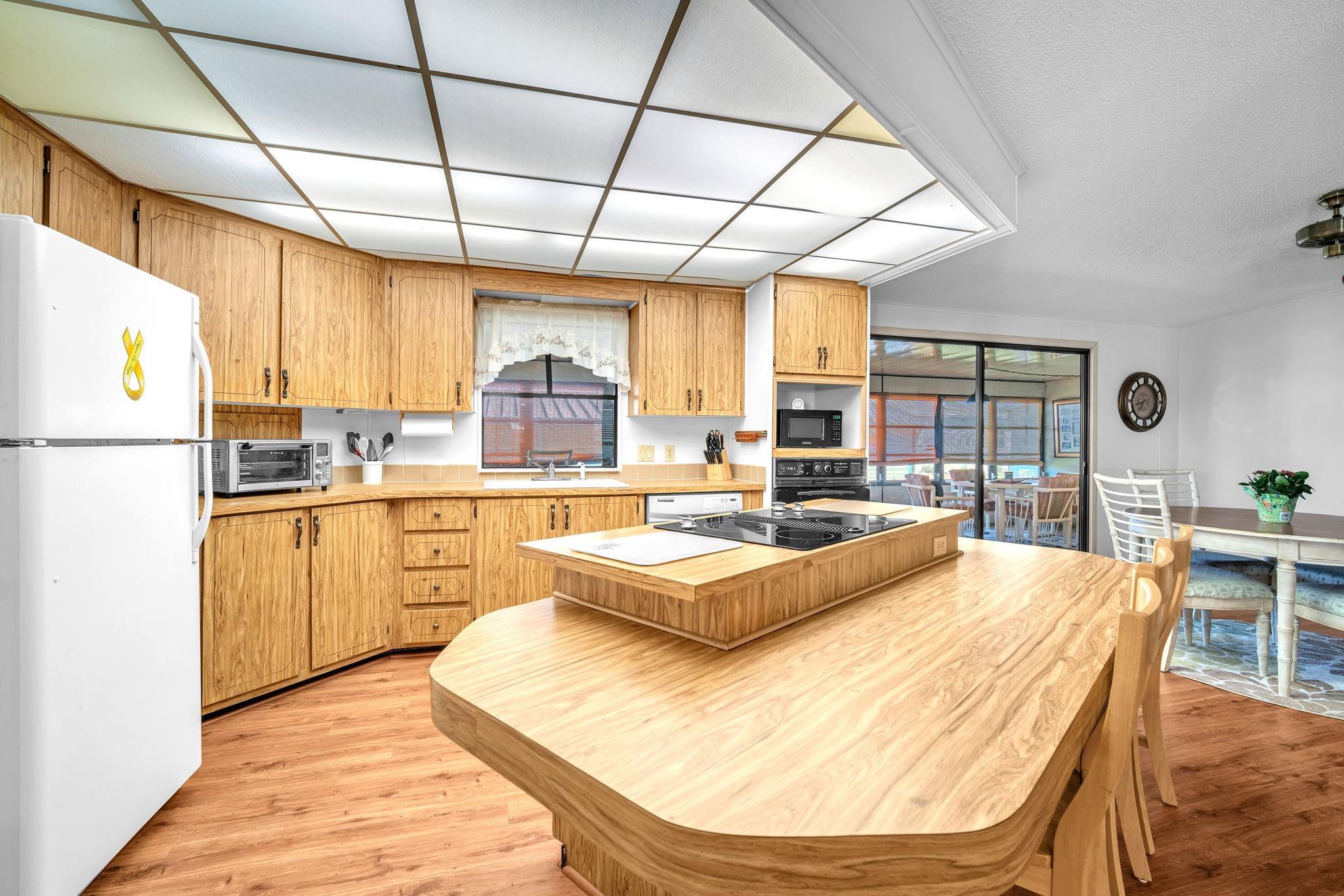 Pinelake Gardens & Estates - Residential