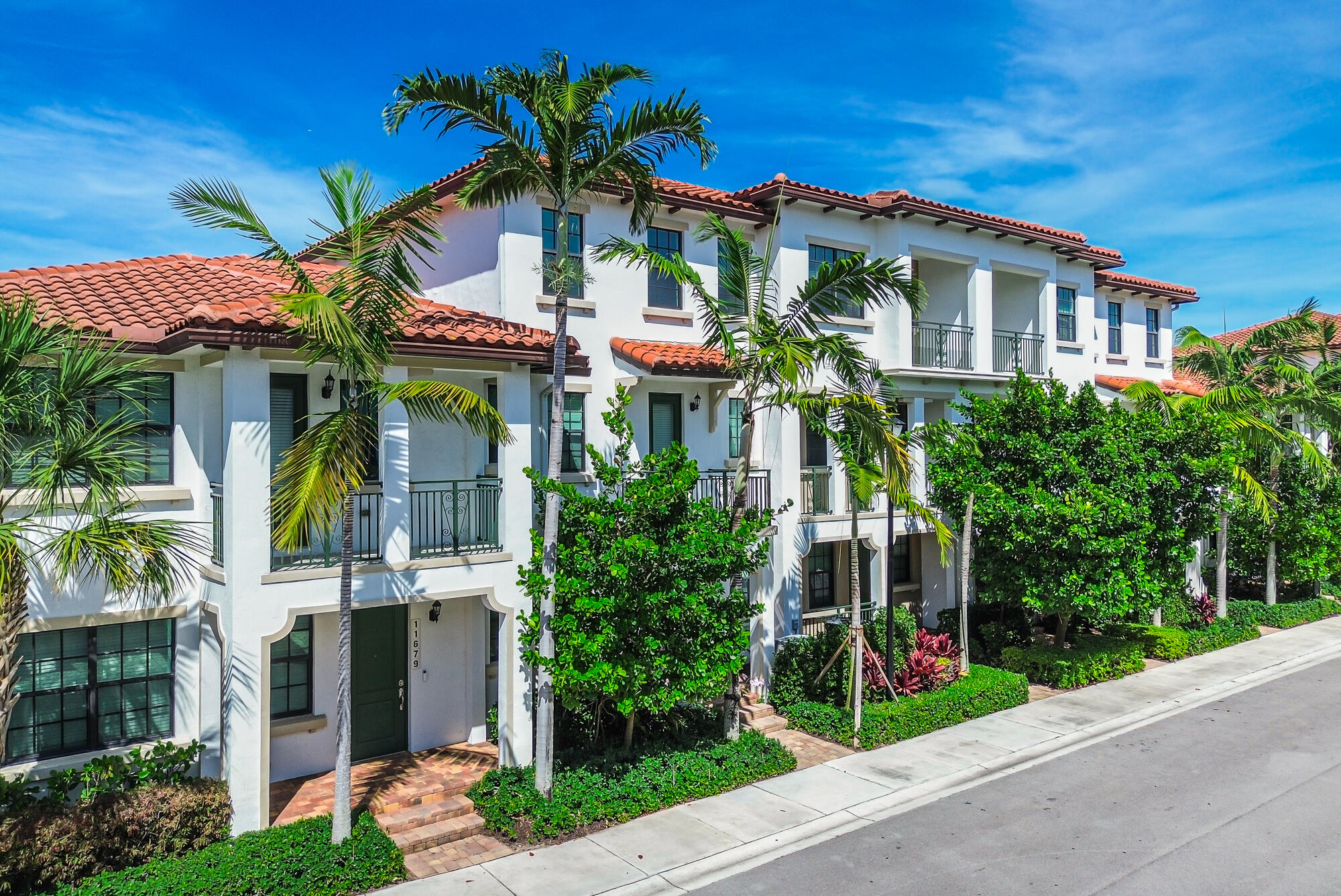 PEMBROKE LAKES SOUTH - Residential