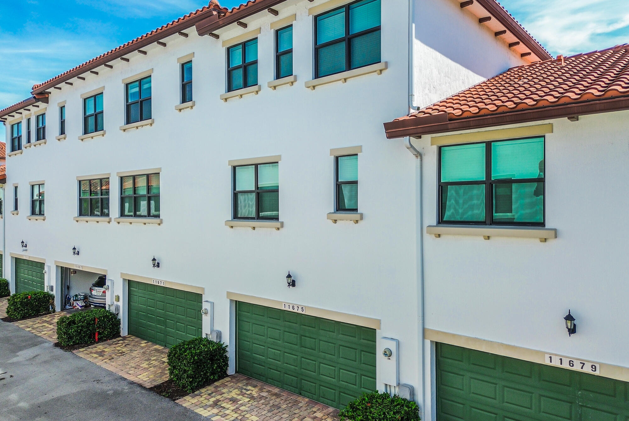 PEMBROKE LAKES SOUTH - Residential