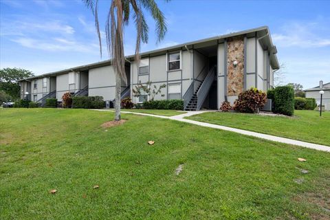 Condominium in Hobe Sound FL 8163 Croft Circle Cir 19.jpg