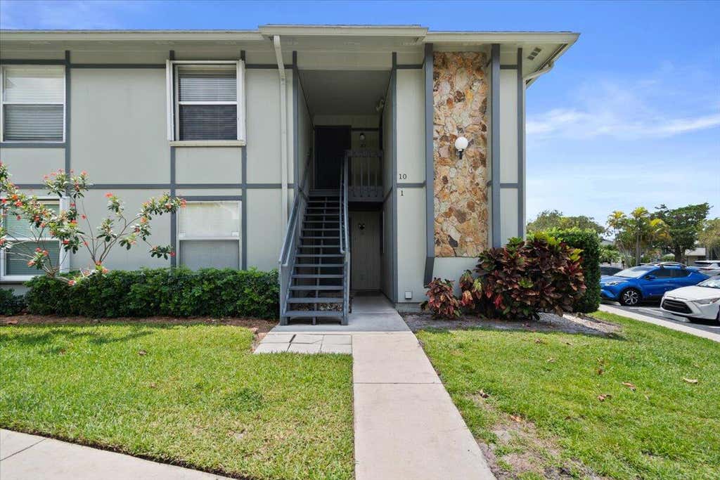 Photo of 8163 SE Croft Circle #C-10, Hobe Sound, FL 33455 (MLS # R10989177)