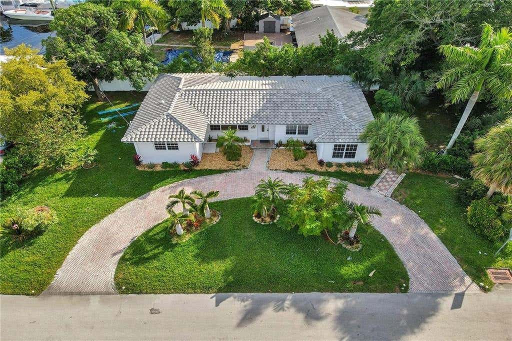 Photo of 2206 SE 14TH Street, Pompano Beach, FL 33062 (MLS # B26063813)