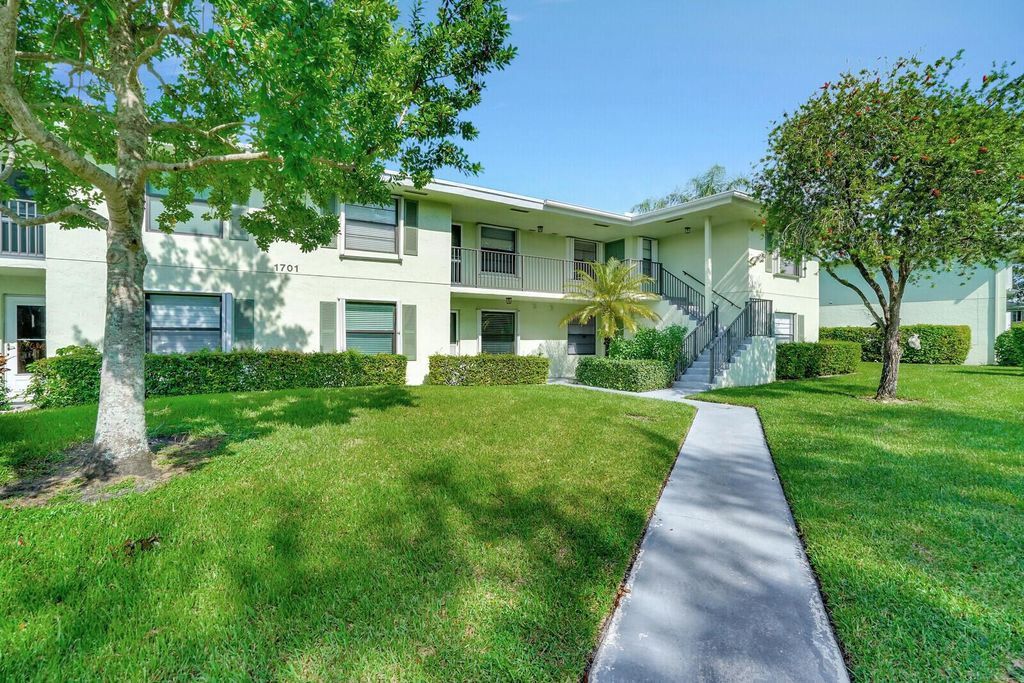 Photo of 1701 Sabal Ridge Circle #G, Palm Beach Gardens, FL 33418 (MLS # R10918132)