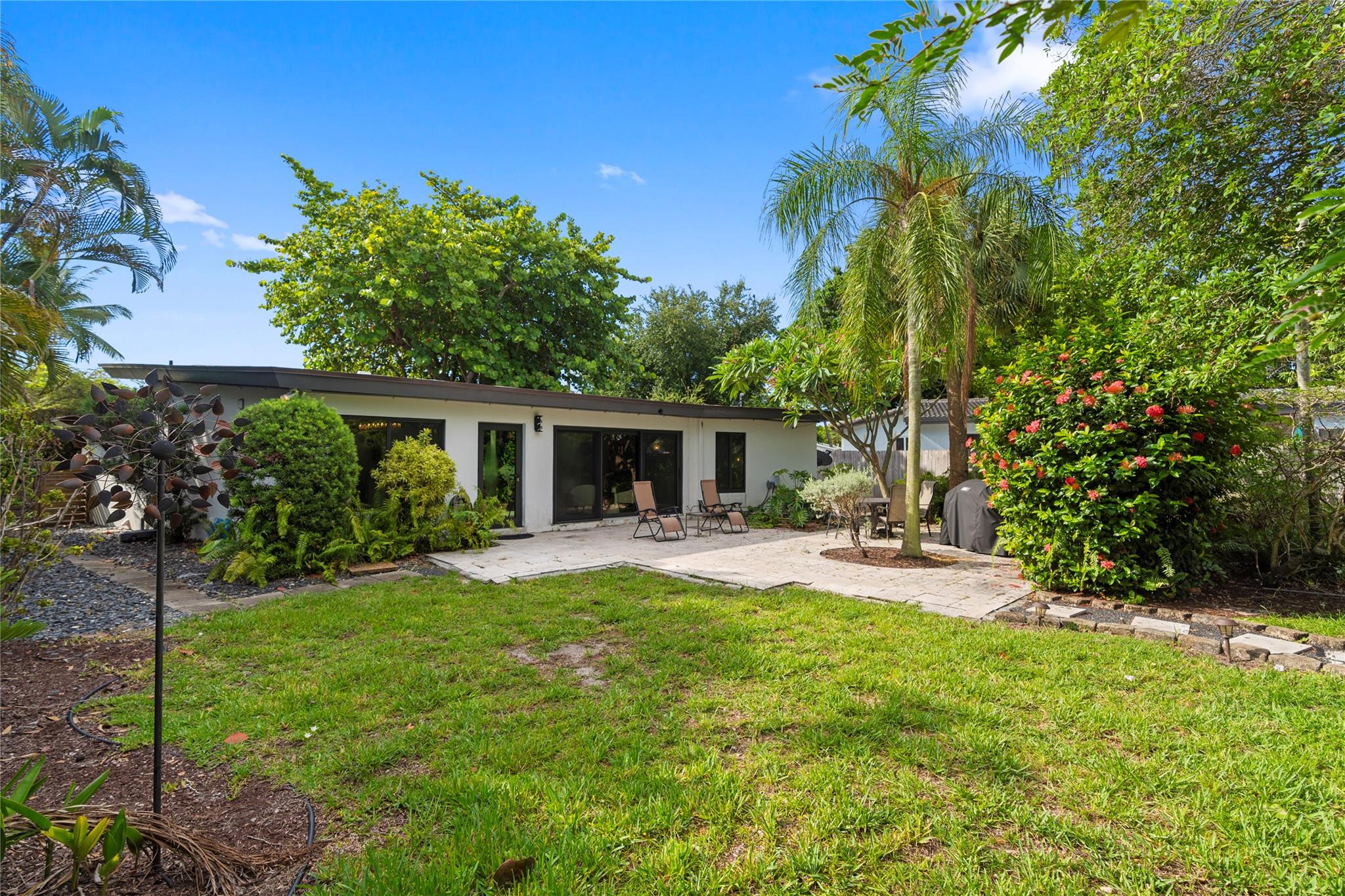 Discover your Mid Century "turn key" dream home in this stunning contemporary waterfront property, currently operated as a permitted Airbnb! This beautifully designed two-bedroom, two-bath residence features exquisite travertine flooring and a modern chef's kitchen equipped with stainless steel appliances, perfect for culinary enthusiasts. Home features, newer roof, new dock, "Eurotech" impact windows and doors, along with modern smart home features and lighted accent wall, open living area, adorned with mid-century vaulted ceilings, allowing natural light to illuminate your surroundings. Home is being sold fully furnished. Bring your kayak or paddle board and enjoy touring Middle river, !! Mins to Wilton Drive and the shoppes of Wilton Manors, easy access to beaches and 95 !
--