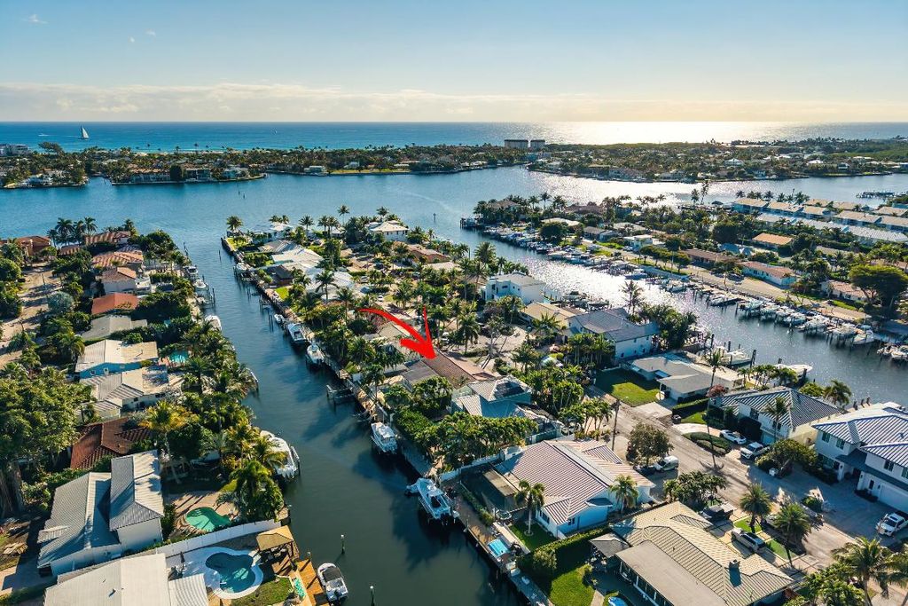 Photo of 725 Shore Drive, Boynton Beach, FL 33435 (MLS # R11148520)