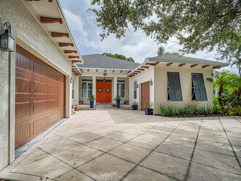 Photo of 934 CAROLINA Circle SW, Vero Beach, FL 32962 (MLS # B26072556)