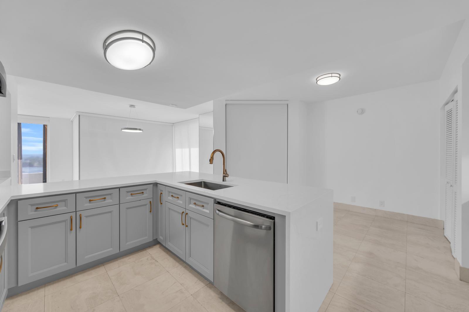 PLAZA OF THE PALM BEACHES - Residential Lease