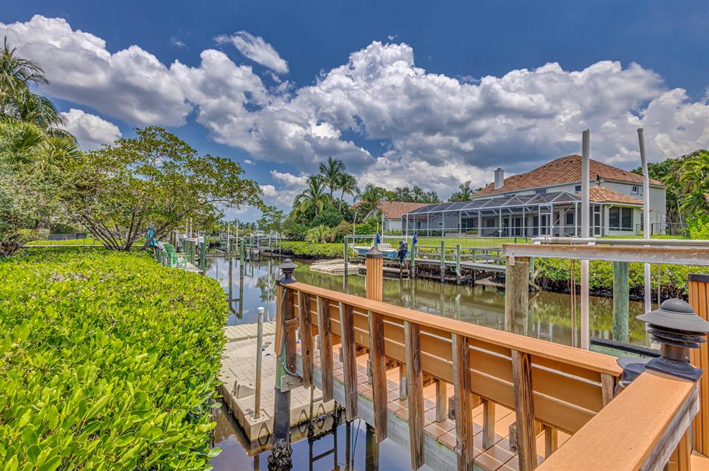 LOXAHATCHEE POINTE - Residential