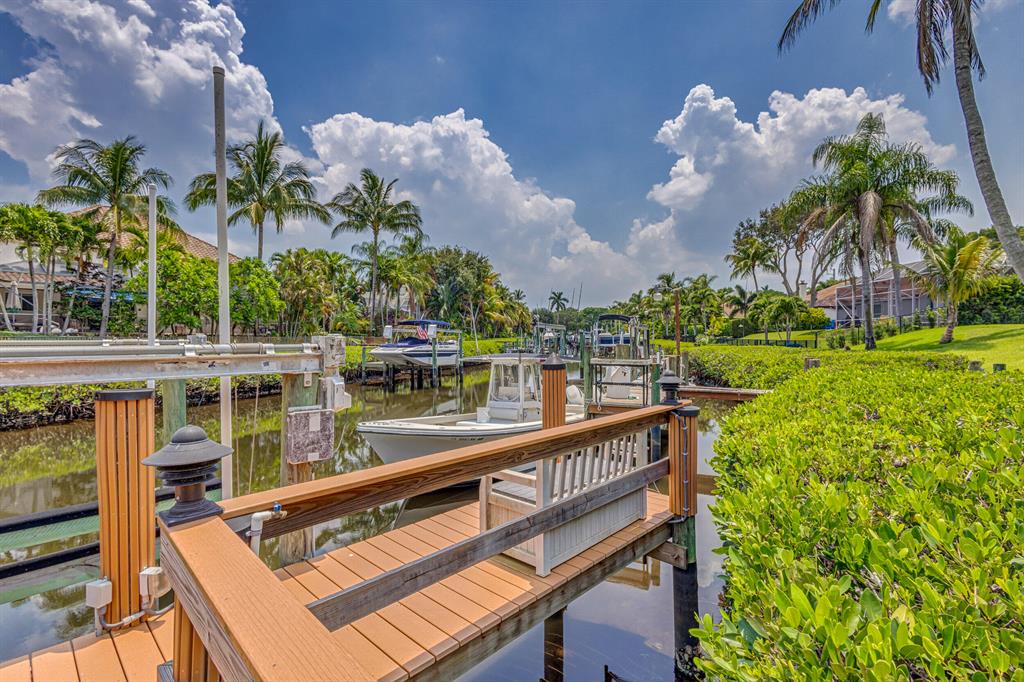 LOXAHATCHEE POINTE - Residential