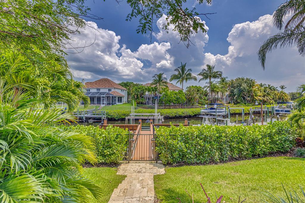 LOXAHATCHEE POINTE - Residential