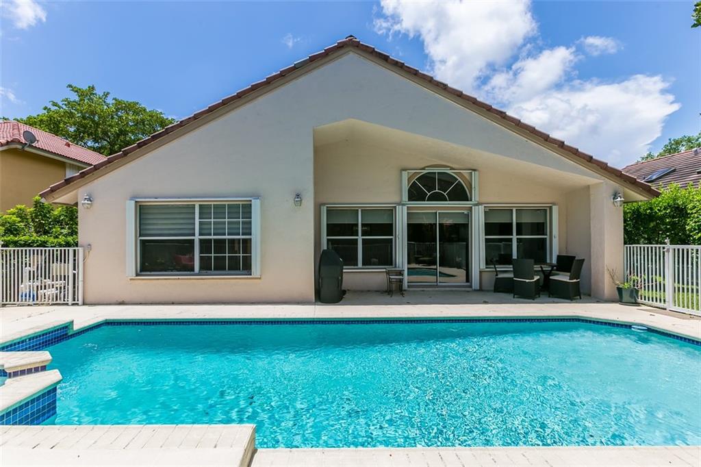Palm-Aire Oaks Course Est - Residential