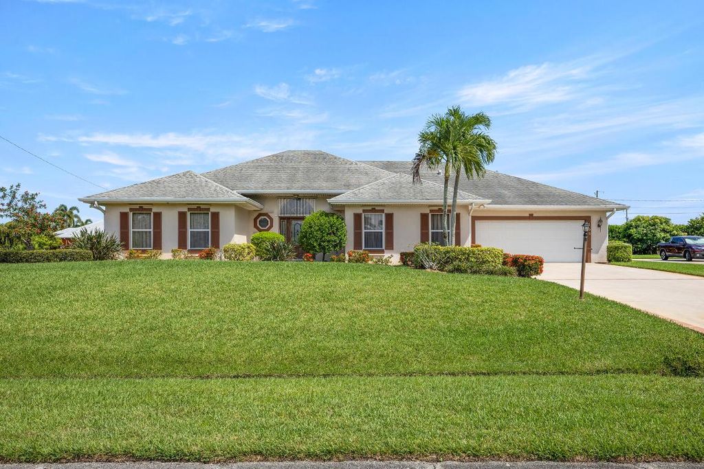 Photo of 165 SW Hawthorne Circle, Port Saint Lucie, FL 34953 (MLS # R11111910)