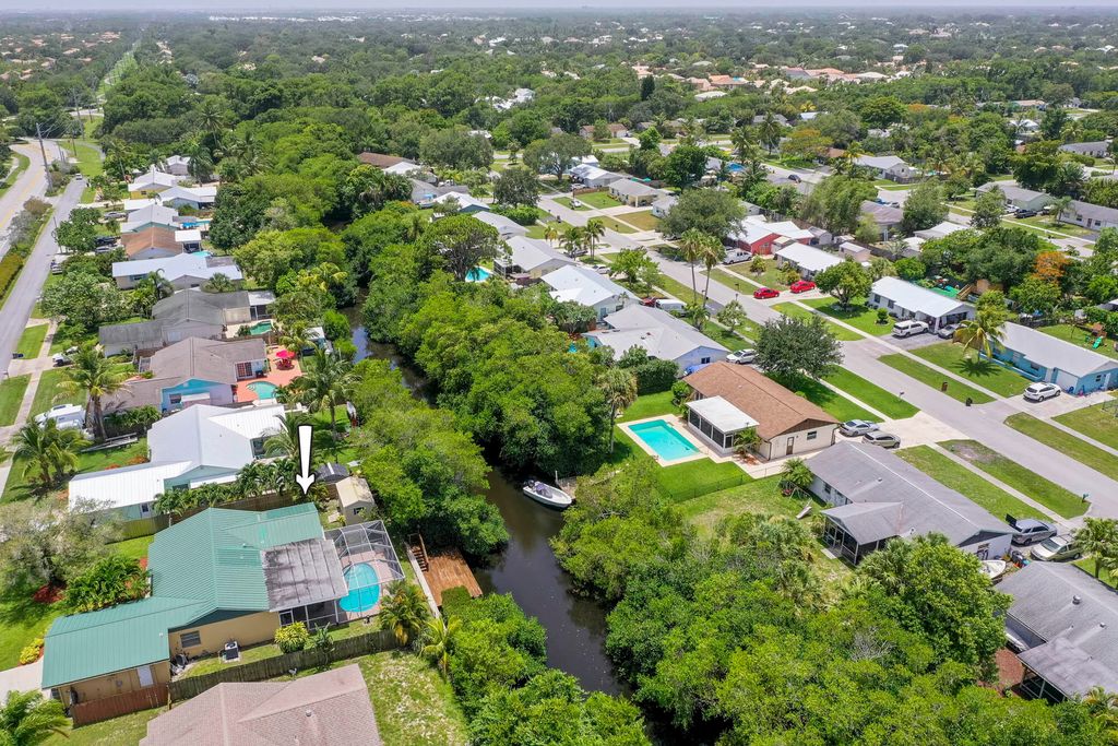 Photo of 708 S Pennock Lane Ln, Jupiter, FL 33458 (MLS # R10808074)