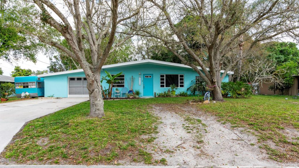 Photo of 3030 Summit Street, Fort Pierce, FL 34982 (MLS # R10967833)