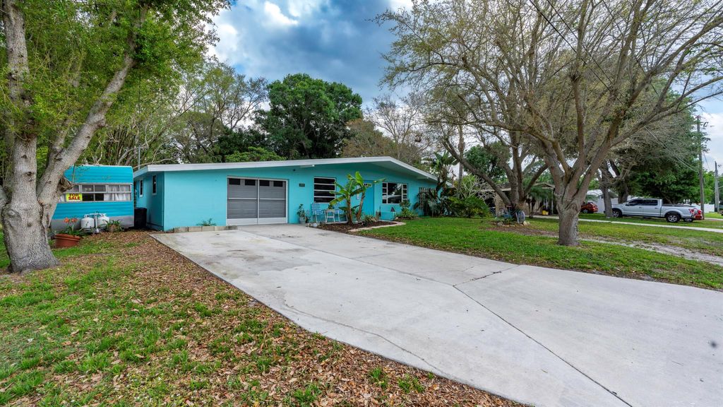 Photo of 3030 Summit Street, Fort Pierce, FL 34982 (MLS # R10967833)