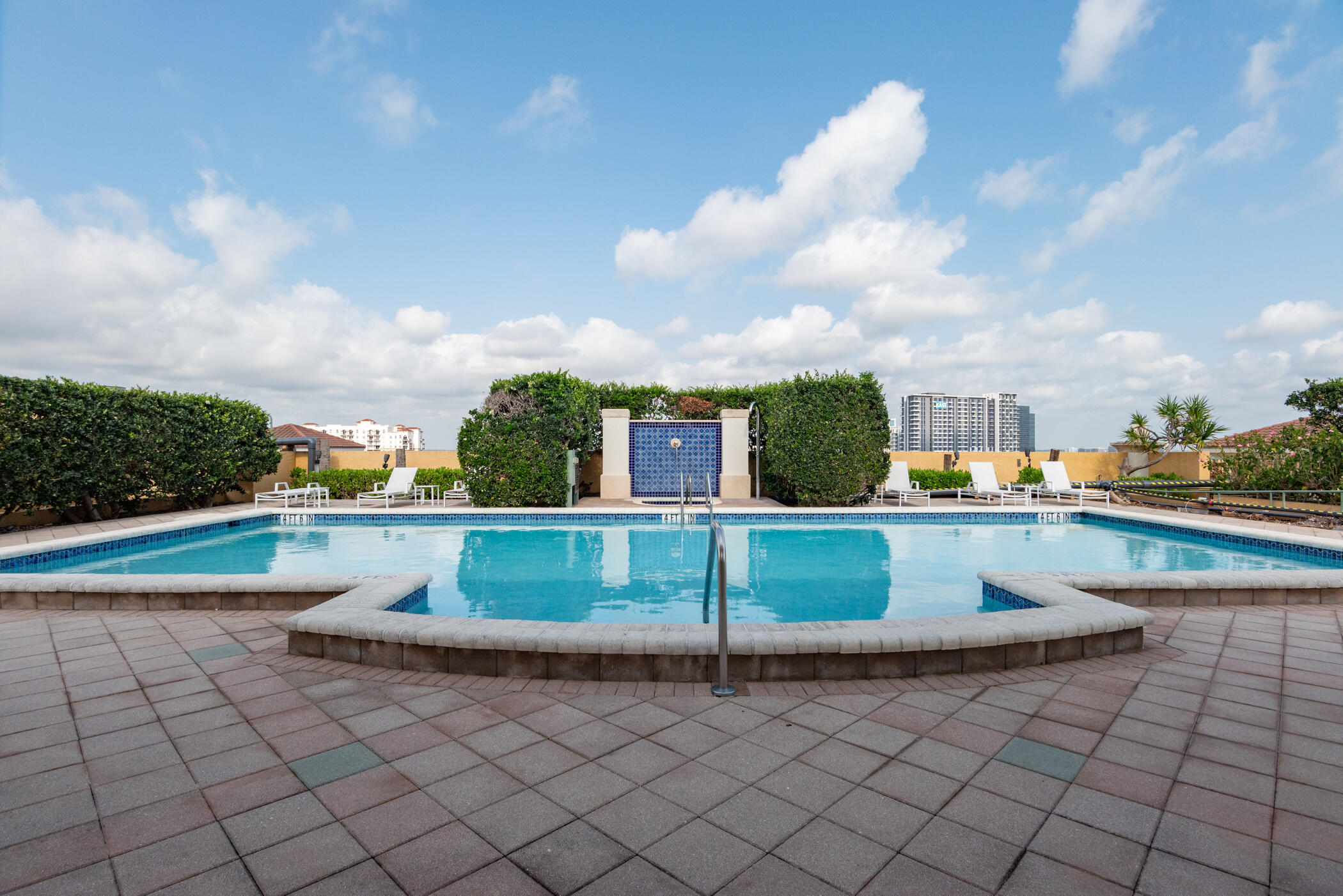 403 S Sapodilla Avenue 207