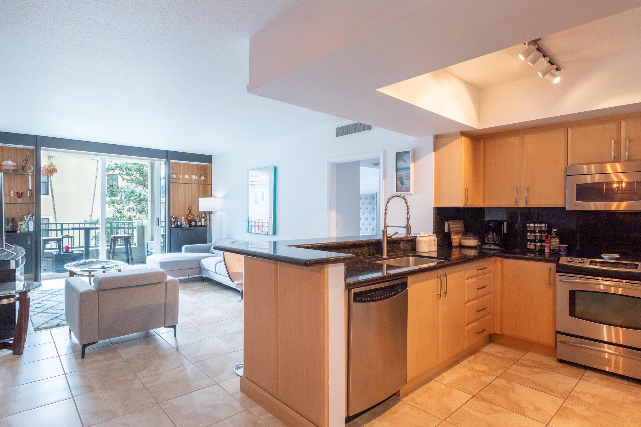 403 S Sapodilla Avenue 207