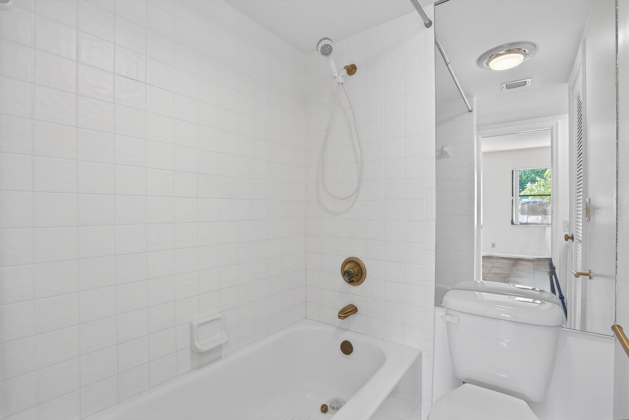 OCEAN PARKS CONDO - Residential Lease