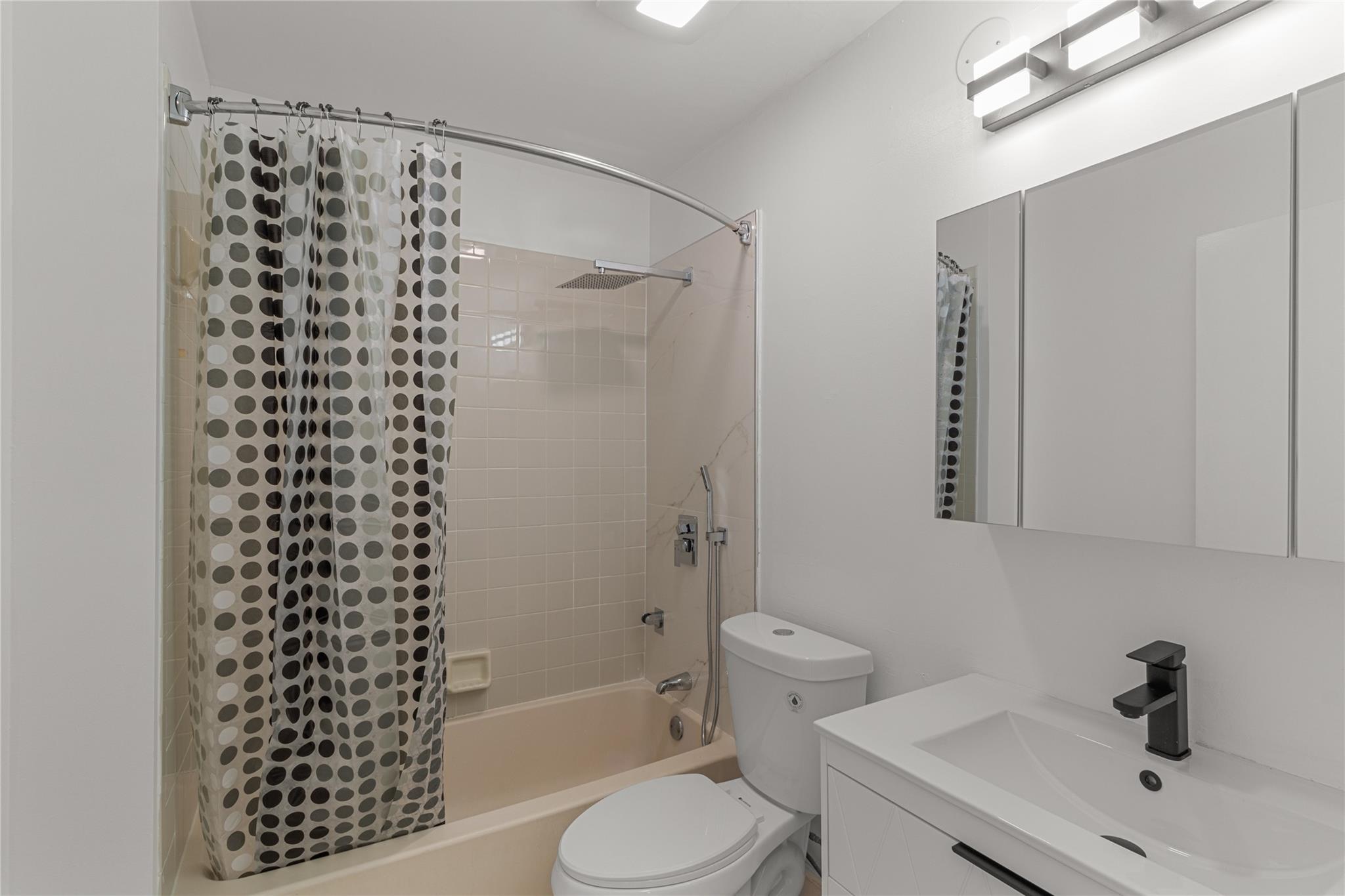 Twin Lakes Gardens 102-33 - Residential Lease