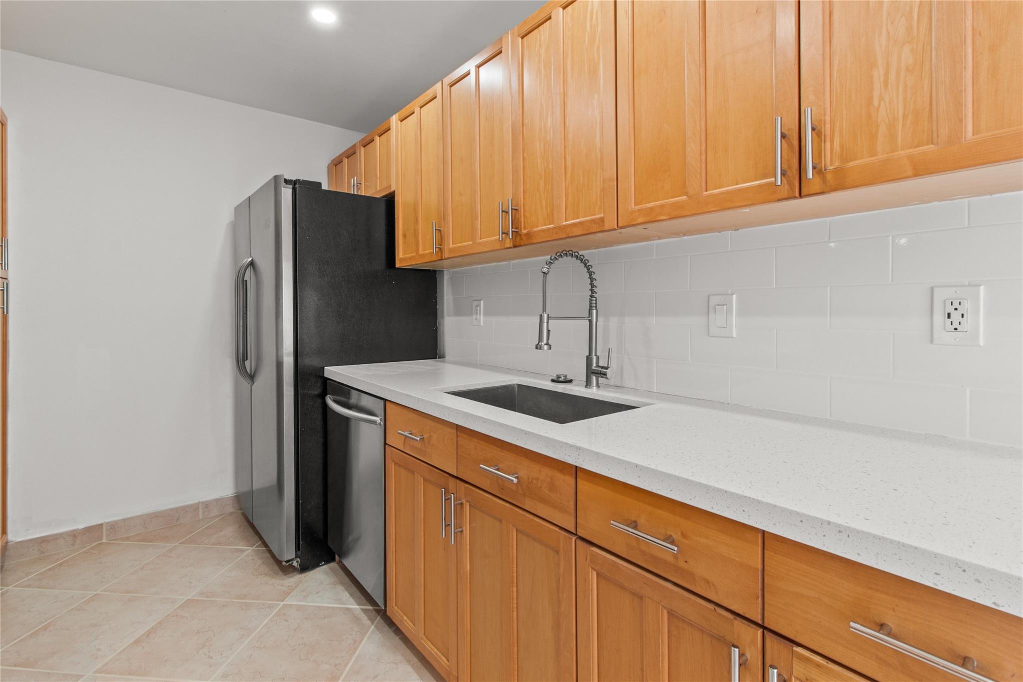 Twin Lakes Gardens 102-33 - Residential Lease