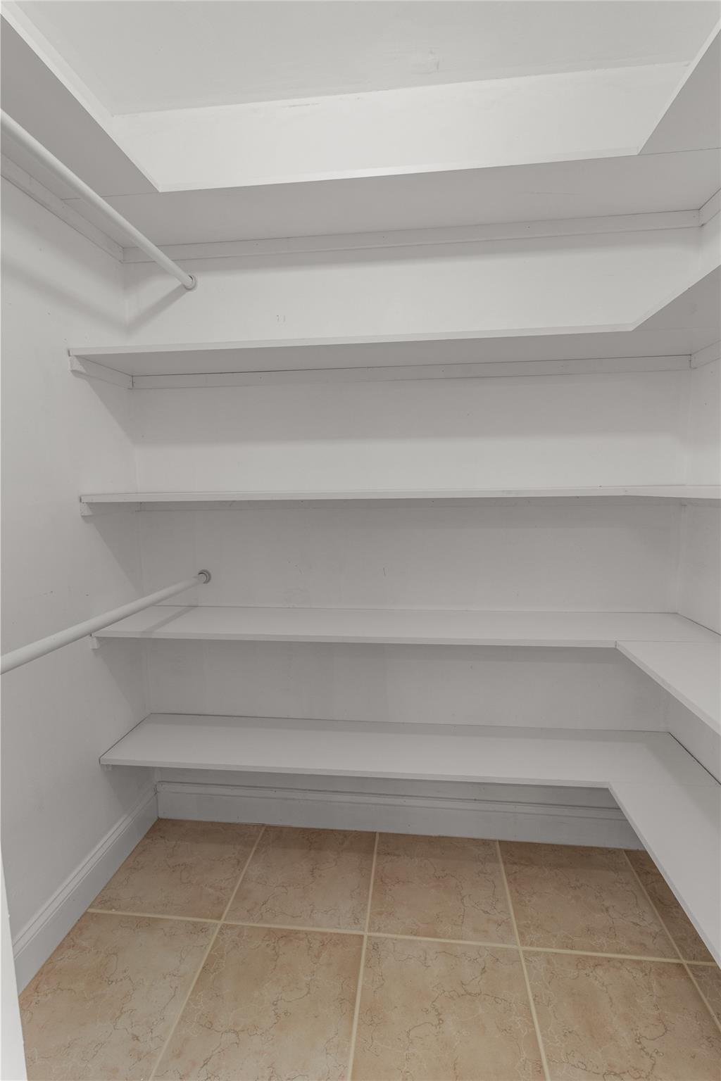 Twin Lakes Gardens 102-33 - Residential Lease